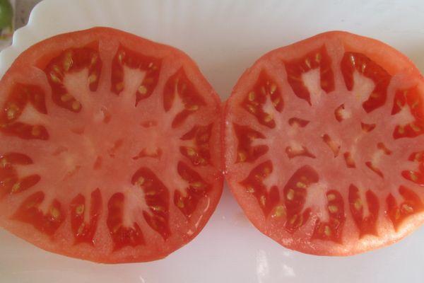 มะเขือเทศหั่นชิ้น