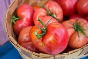 คำอธิบายมะเขือเทศพันธุ์ราสเบอร์รี่หวาน ลักษณะเด่น และลักษณะการเพาะปลูก