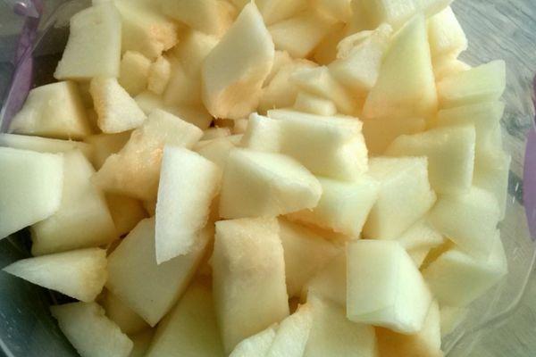 แตงโมหั่นเป็นชิ้น