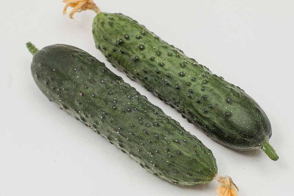 แตงกวาสองลูก