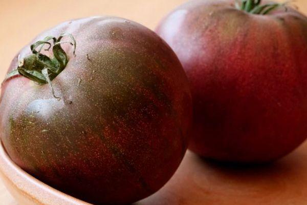 มะเขือเทศสองลูก