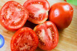 Description de la variété de tomate Lipetsk Apple, culture à partir de semis et entretien des arbustes