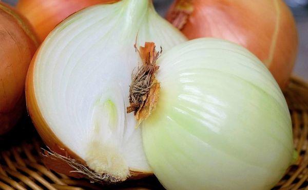 Un oignon émincé