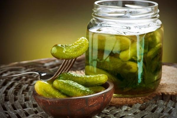 แตงกวากระป๋องในขวด