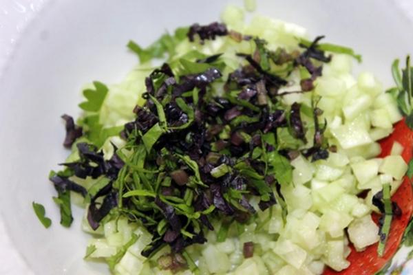 concombres au basilic et à la coriandre