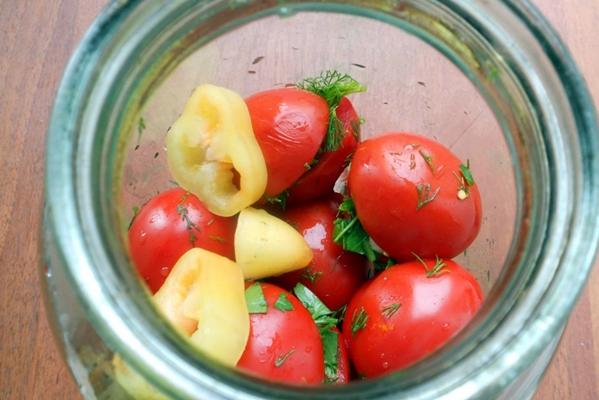 มะเขือเทศสไตล์บัลแกเรียกับพริกเผ็ด
