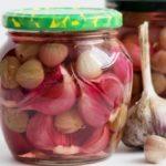 โถกระเทียมดองและมะยม