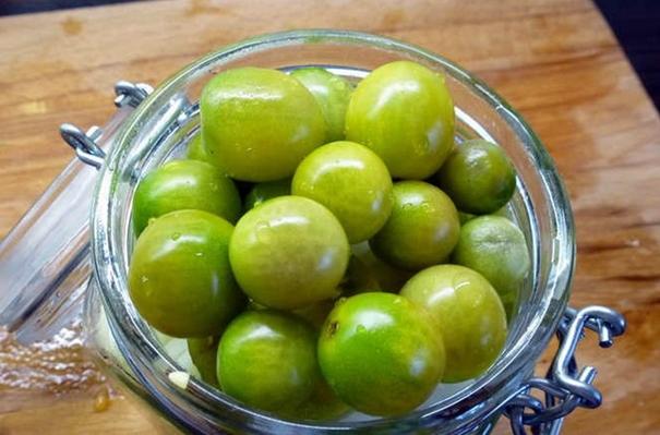 ล้างมะเขือเทศสีเขียว