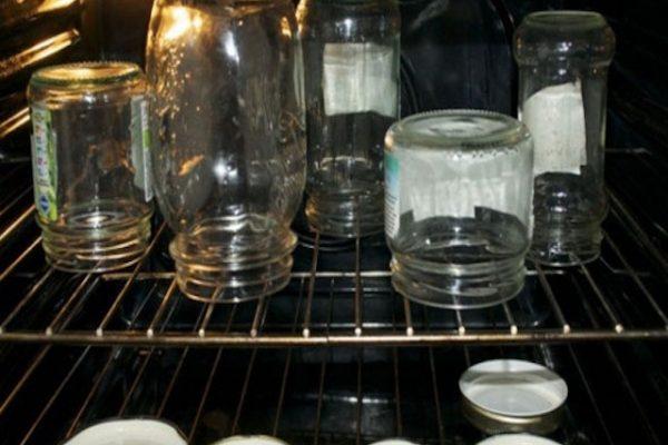 การฆ่าเชื้อขวดโหลในเตาอบ