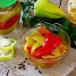 พริกไทยในน้ำมันในขวดเล็ก