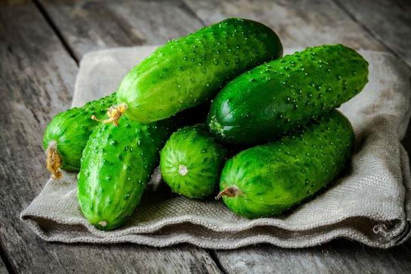 แตงกวาสวยๆบนโต๊ะ