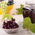 แยมองุ่นบนโต๊ะ