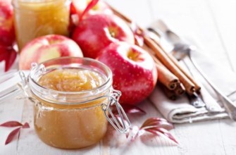 แยมแอปเปิ้ลบนโต๊ะ