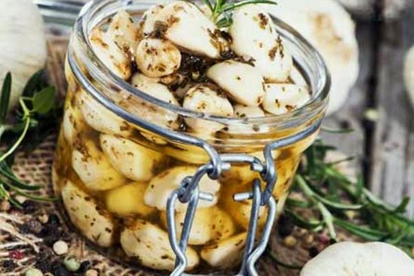 กระเทียมดองผักชี