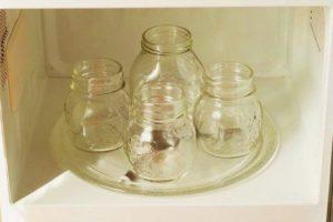 ฆ่าเชื้อขวดเปล่าในไมโครเวฟได้ไหม? ทำยังไงให้ถูกต้องและกี่นาที?