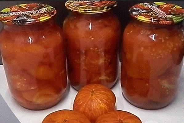 tomates pelées dans leur jus en bocaux
