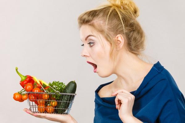 สาวน้อยคนนี้มีความอยากอาหารดี