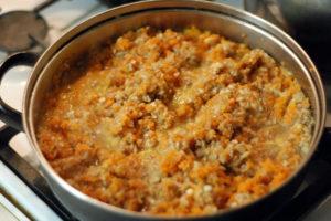 10 สูตรเด็ดสำหรับทำคาเวียร์เห็ดแคนทาเรลและปาเต้สำหรับฤดูหนาวในหม้อหุงช้าและบนเตา