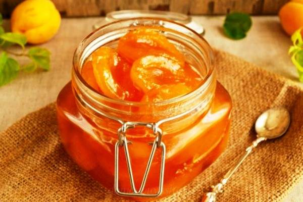 แยมแอปริคอตในขวดเล็ก