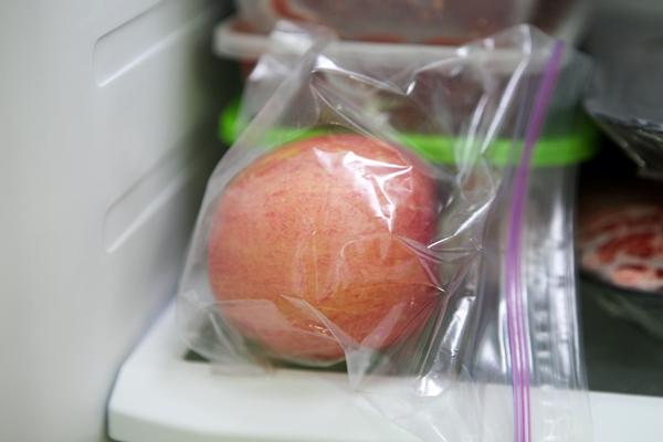 congeler une pomme entière