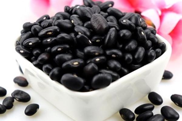ถั่วดำในชาม