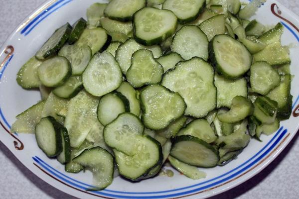 แตงกวาหั่นบาง ๆ