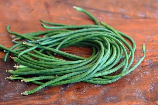 ถั่วเขียวบนโต๊ะ