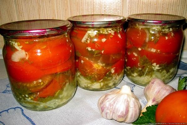 มะเขือเทศสไตล์โปแลนด์ในขวดเล็ก