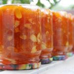 confiture de pêches et d'oranges en pots