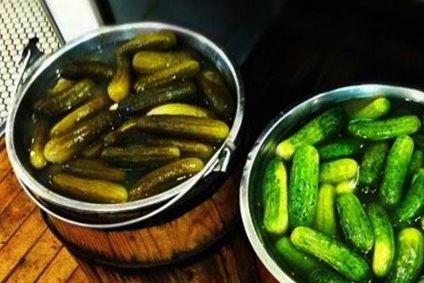 le processus de cuisson des concombres