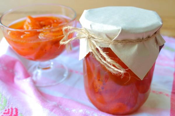 แยมแอปริคอตไม่มีเมล็ดในขวด