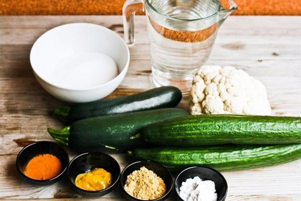 แตงกวาและกะหล่ำดอก