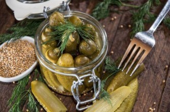 แตงกวาในน้ำสลัดมัสตาร์ดจากขวด