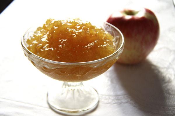 confiture de pommes dans un bol