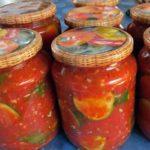 แตงกวาใน adjika ในขวด