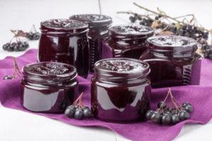 7 recettes simples pour faire de la confiture d'aronia pour l'hiver