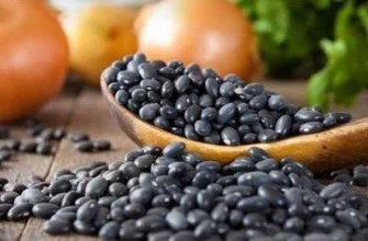 ถั่วดำบนโต๊ะ