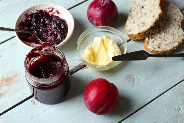 แยมพลัมสำหรับอาหารเช้า