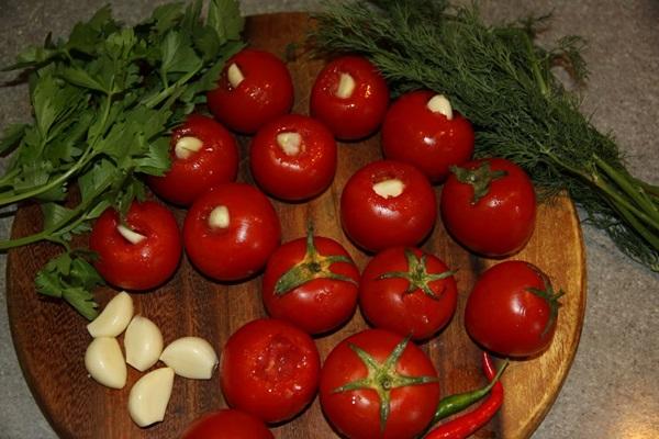 Ingrédients pour tomates légèrement salées