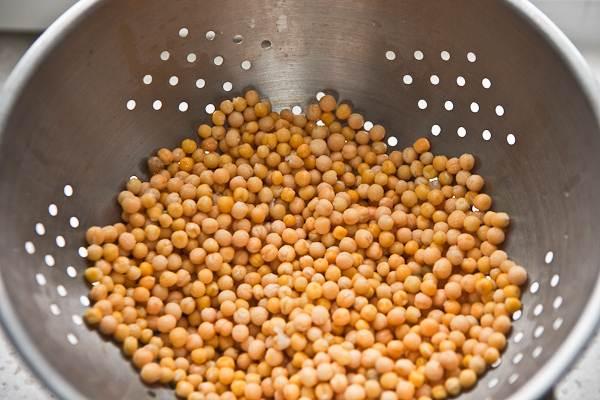 le processus de séchage des pois