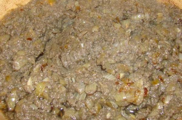 ขั้นตอนการเตรียมคาเวียร์ด้วยเห็ดนมและขึ้นฉ่าย