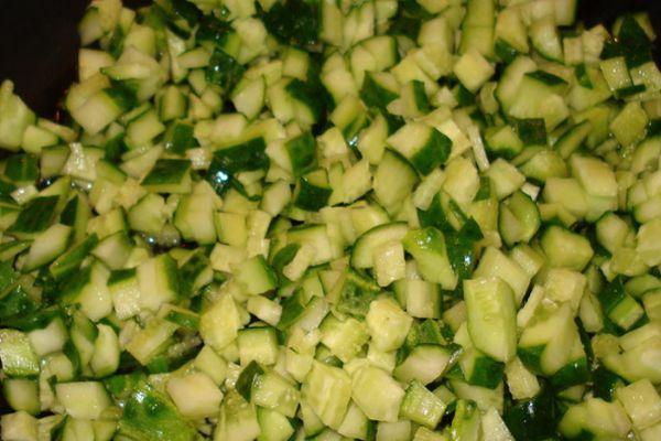 แตงกวาหั่นบาง ๆ