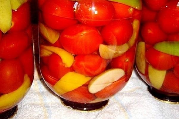 มะเขือเทศสไตล์โปแลนด์ในขวด