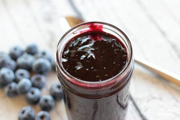 gelée de myrtilles en pot