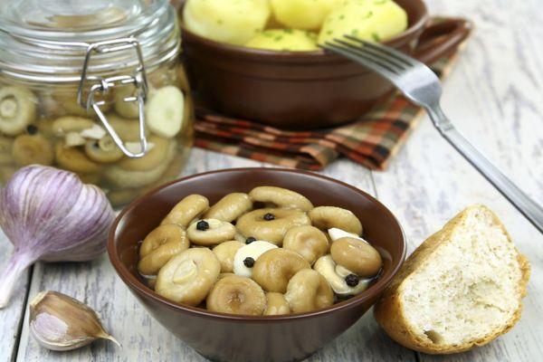 การดองเห็ด