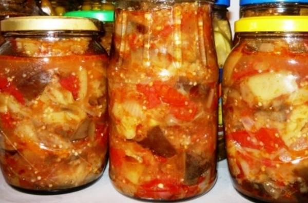 ratatouille en bocaux sur la table