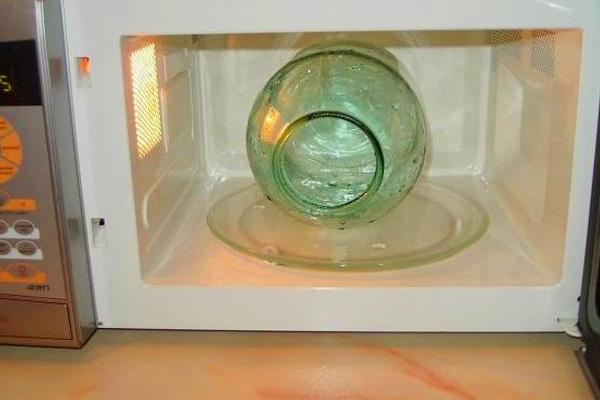 ขวดในไมโครเวฟ