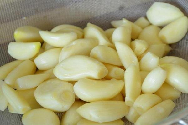 กระเทียมปอกเปลือก