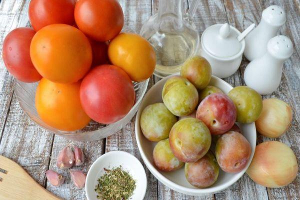 มะเขือเทศและลูกพลัมเชอร์รี่