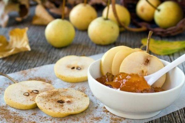 Poires à la cannelle